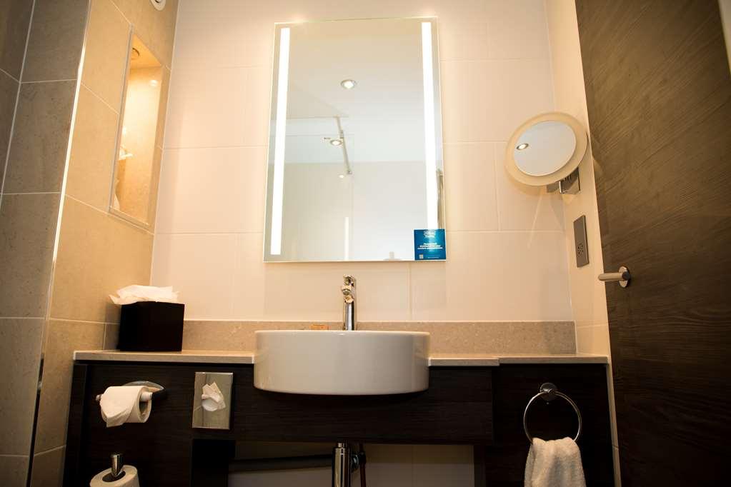 Doubletree By Hilton Reading M4 J10 Hotel Winnersh Room photo
